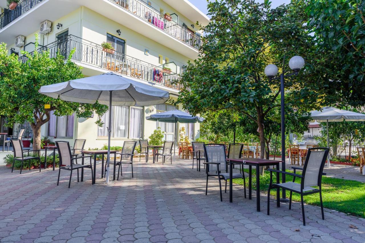 Des Roses Hotel Platanias  Exterior foto